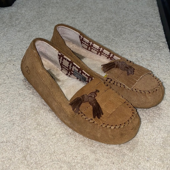 Ugg’s Moccasins Slippers - Picture 3 of 8